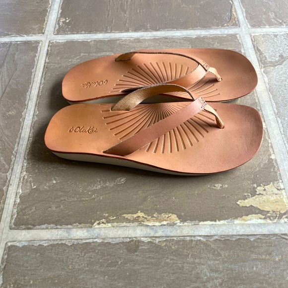 OluKai lwi thong , comfort, anatomical foot bed size 7. These are beautiful. - Picture 1 of 5